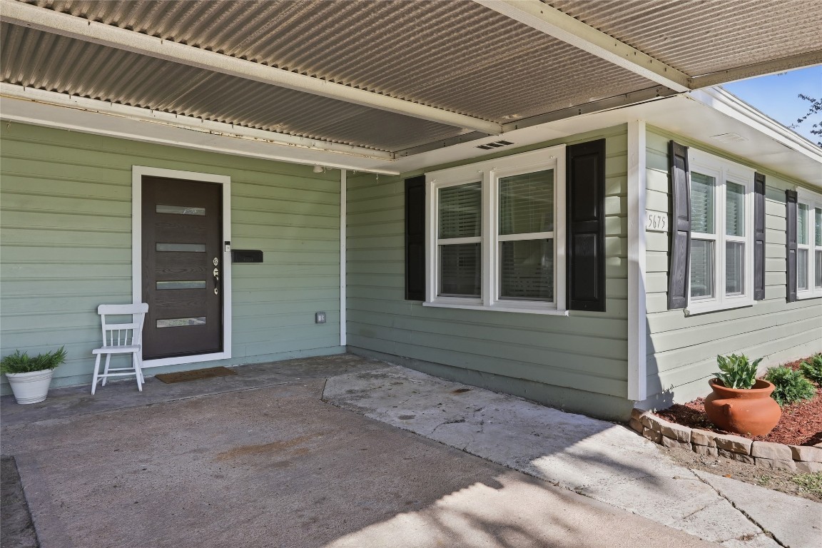 5675 South Kenneth Avenue Beaumont, TX 77705 - Photo 2 of 26