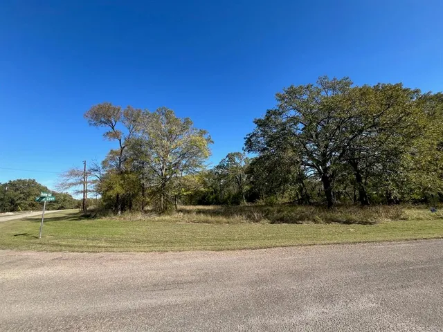 a view of a tennis court