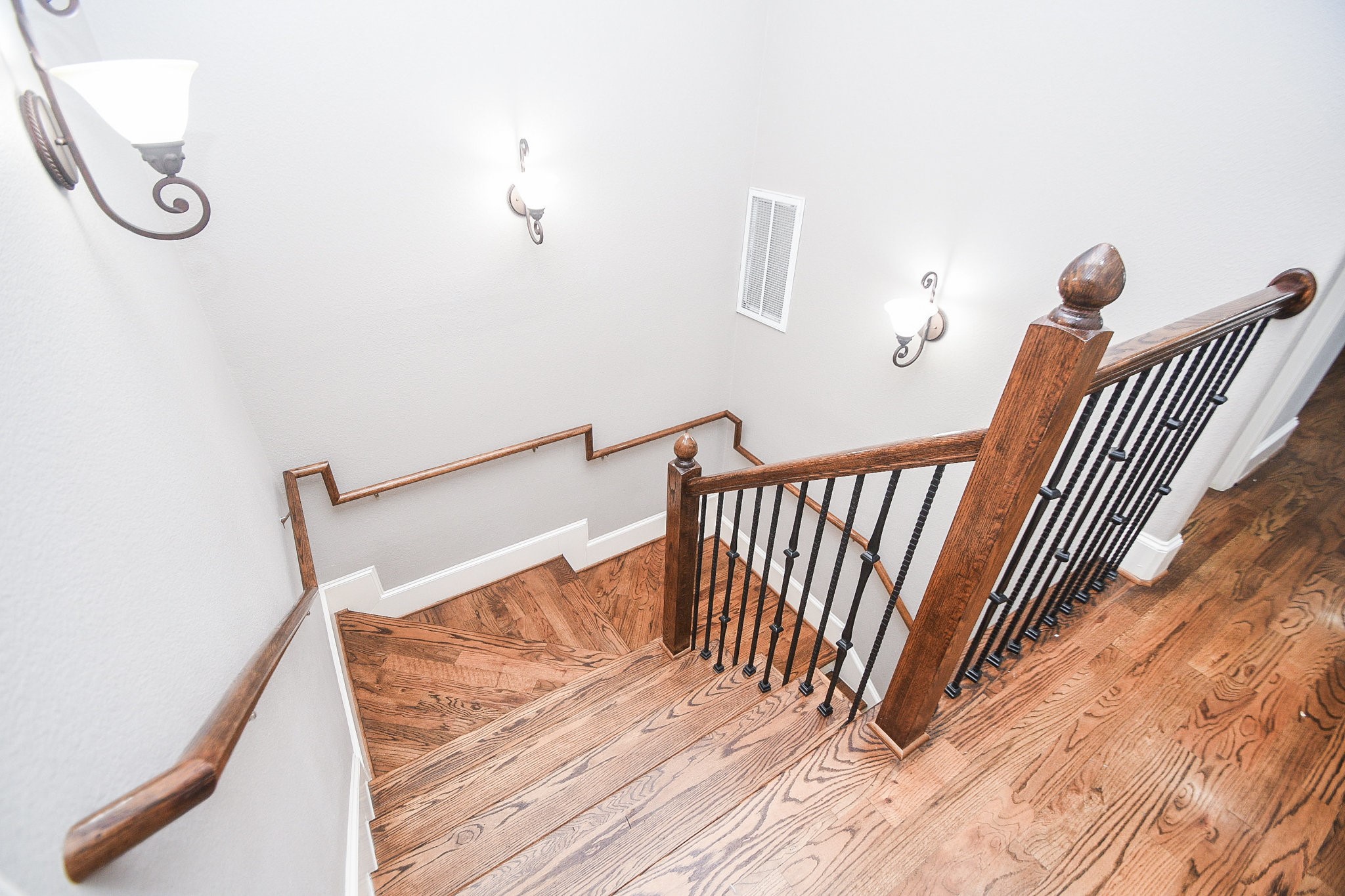 1222 West 17th Street, Unit D Houston, TX 77008 - Photo 14 of 35 a view of a hallway with wooden floor and staircase