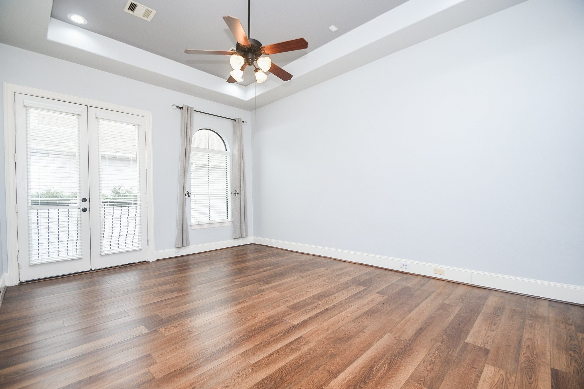 1222 West 17th Street, Unit D Houston, TX 77008 - Photo 15 of 35 wooden floor in an empty room with a window