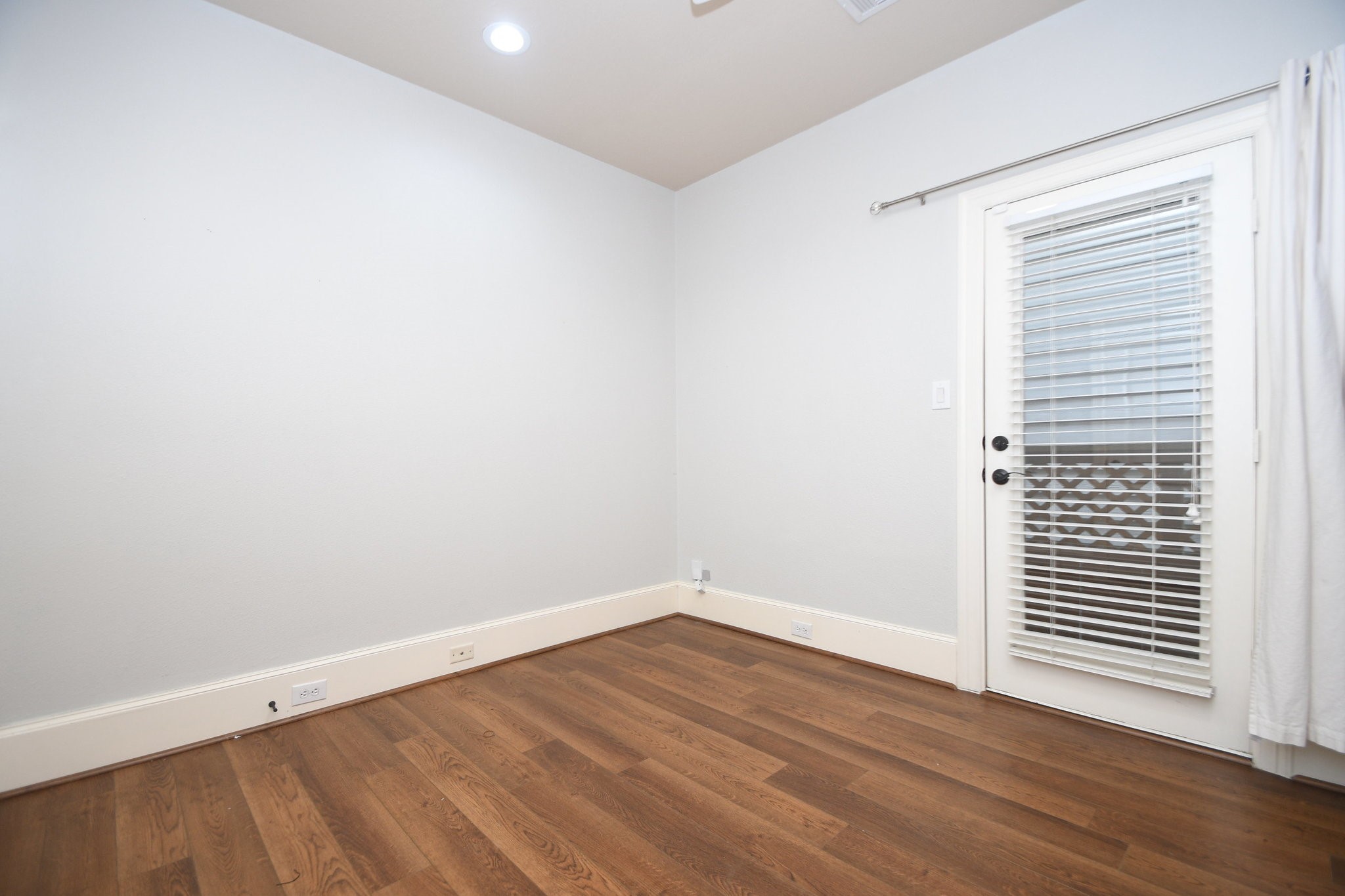 1222 West 17th Street, Unit D Houston, TX 77008 - Photo 24 of 35 wooden floor in an empty room