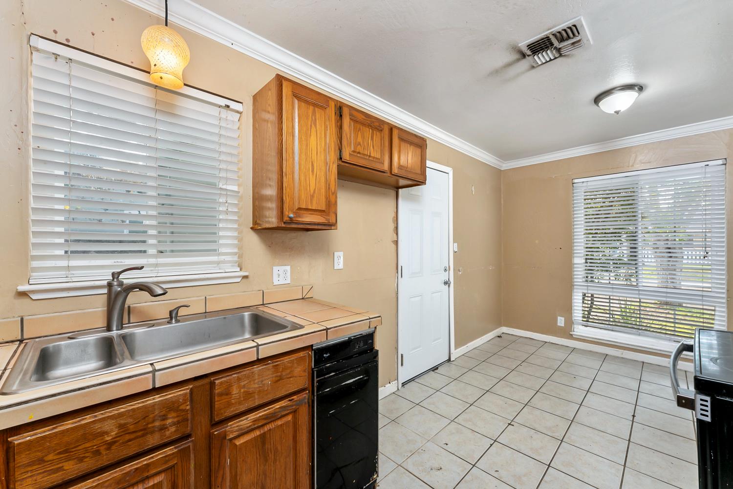 4817 Concord Road Sacramento, CA 95820 - Photo 13 of 38