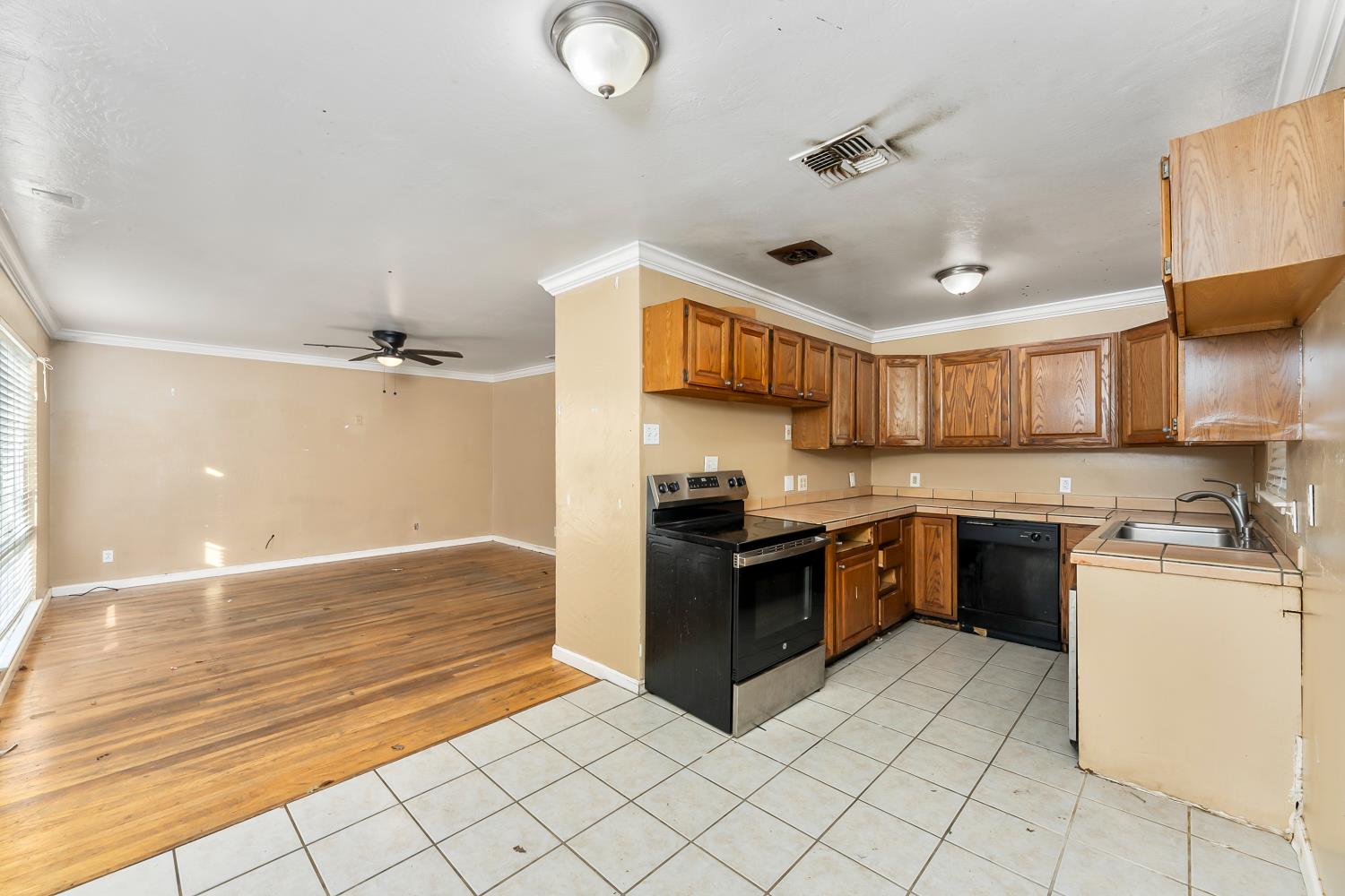 4817 Concord Road Sacramento, CA 95820 - Photo 10 of 38