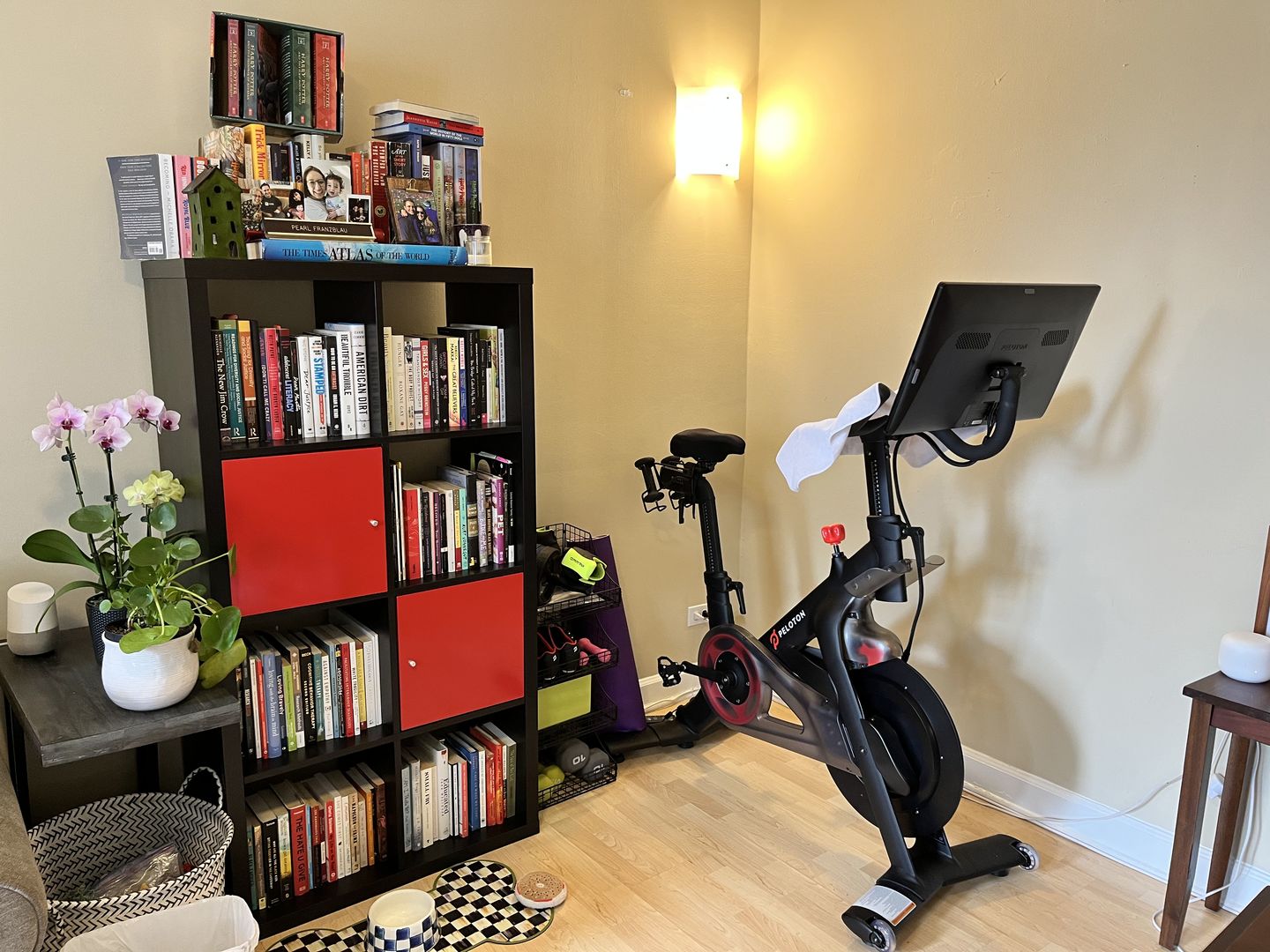 426 West Surf Street, Unit 618 Chicago, IL 60657 - Photo 4 of 11 a view of a workspace with furniture