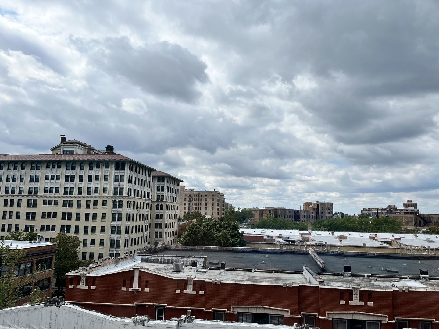 426 West Surf Street, Unit 618 Chicago, IL 60657 - Photo 8 of 11 a view of a city