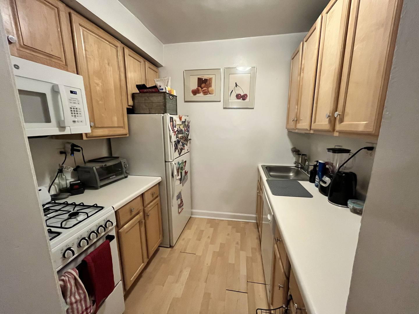 426 West Surf Street, Unit 618 Chicago, IL 60657 - Photo 9 of 11 a kitchen with a sink a stove and refrigerator