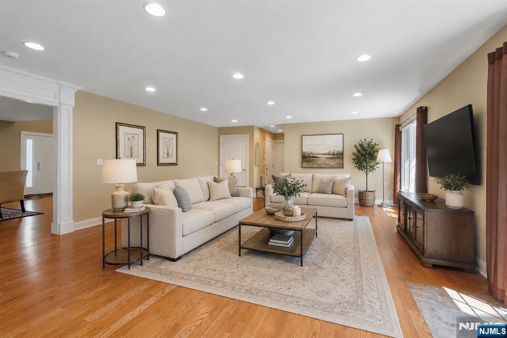 28 Demarest Road Paramus, NJ 07652 - Photo 7 of 32