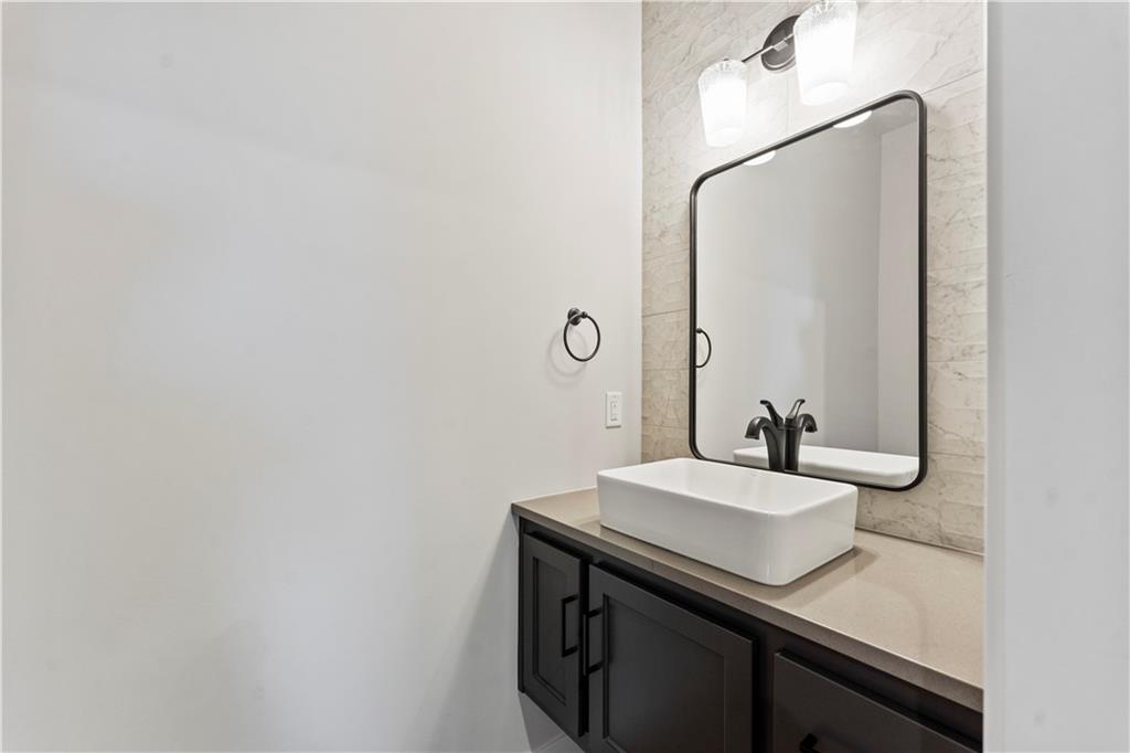 2090 Northwest O'Brien Road Lee's Summit, MO 64081 - Photo 6 of 8