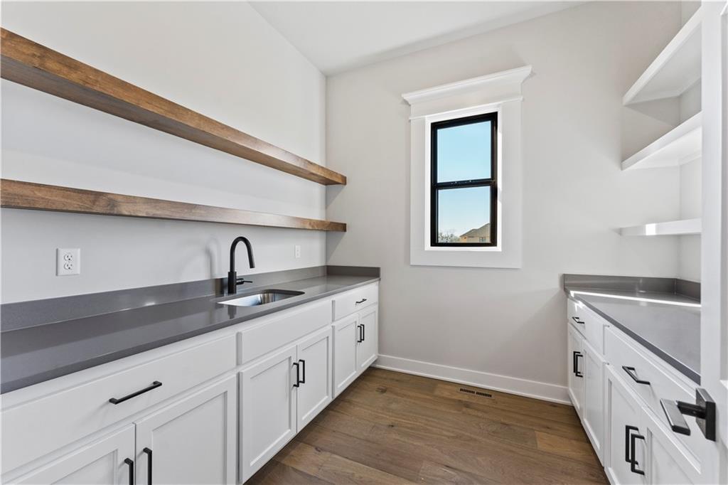 2090 Northwest O'Brien Road Lee's Summit, MO 64081 - Photo 7 of 8