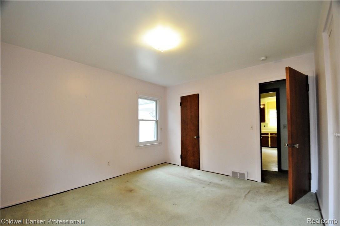 360 Ridgemont Road Grosse Pointe, MI 48236 - Photo 21 of 43 DSC_1483.JPG