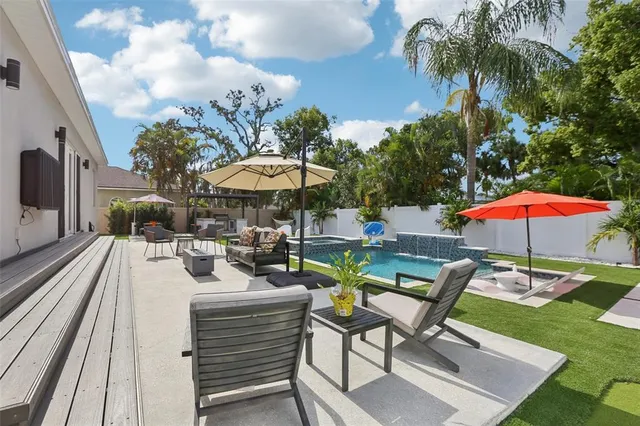 $1,580,000 | 352 Mehlenbacher Road, Belleair, FL 33756