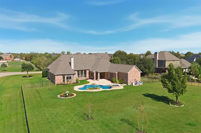 a view of a house with a big yard