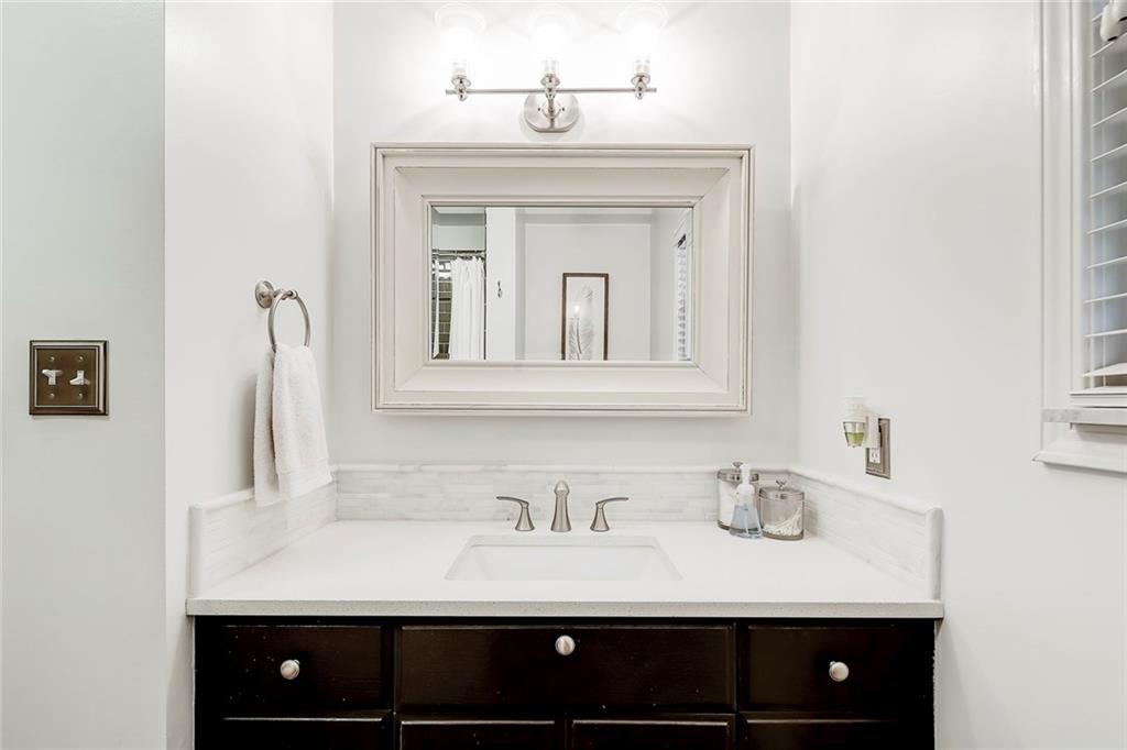 7475 Spring Mill Road Indianapolis, IN 46260 - Photo 18 of 27 Gallery Image 18