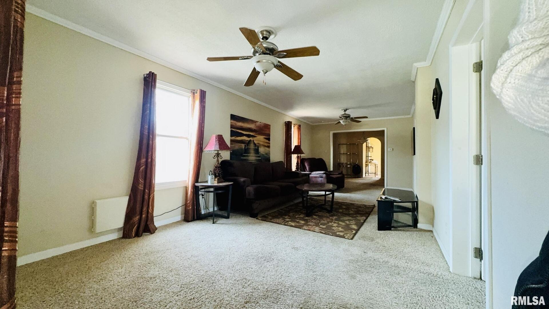 720 East Taylor Street Benton, IL 62812 - Photo 8 of 19 a living room with furniture and a ceiling fan