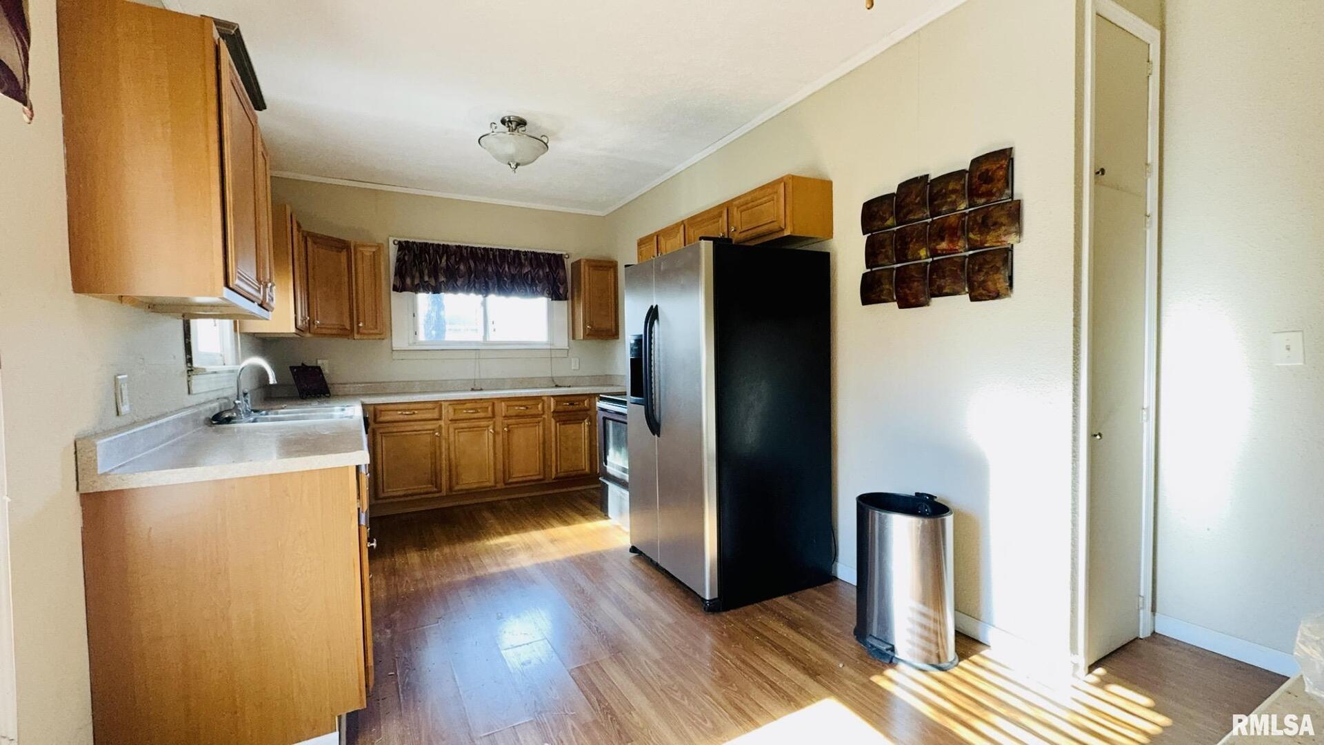 720 East Taylor Street Benton, IL 62812 - Photo 10 of 19 a kitchen with a refrigerator and a stove