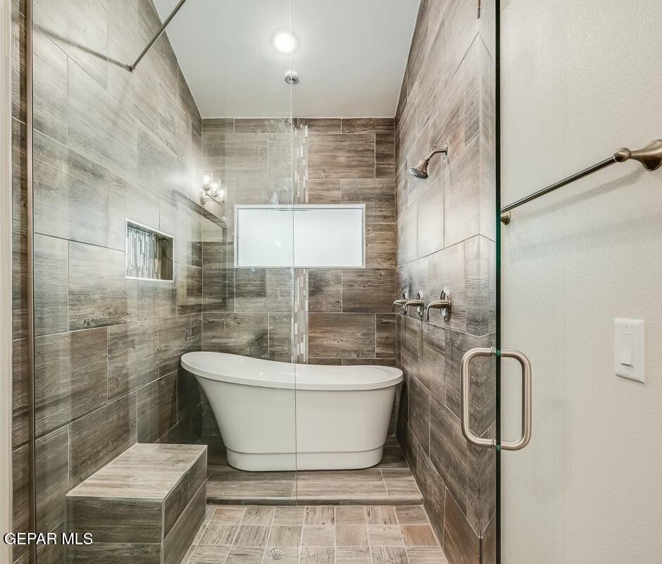 6058 Fall Ridge Street Sunland Park, NM 88008 - Photo 24 of 26 a bathroom with a shower