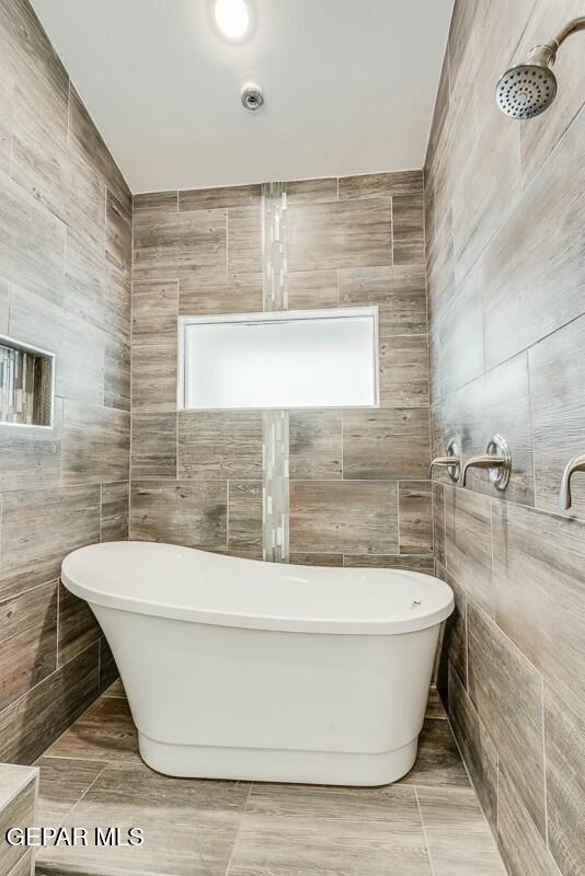 6058 Fall Ridge Street Sunland Park, NM 88008 - Photo 25 of 26 a white bath tub sitting in a bathroom