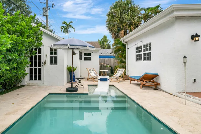 a view of a house with pool porch and chairs