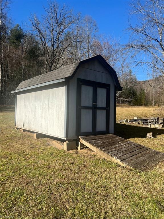 225 Buggie Road Purlear, NC 28665 - Photo 11 of 30 Gallery Image 11