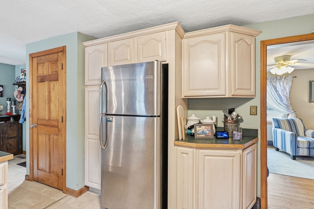 618 Morgan Road West Springfield, MA 01089 - Photo 15 of 38