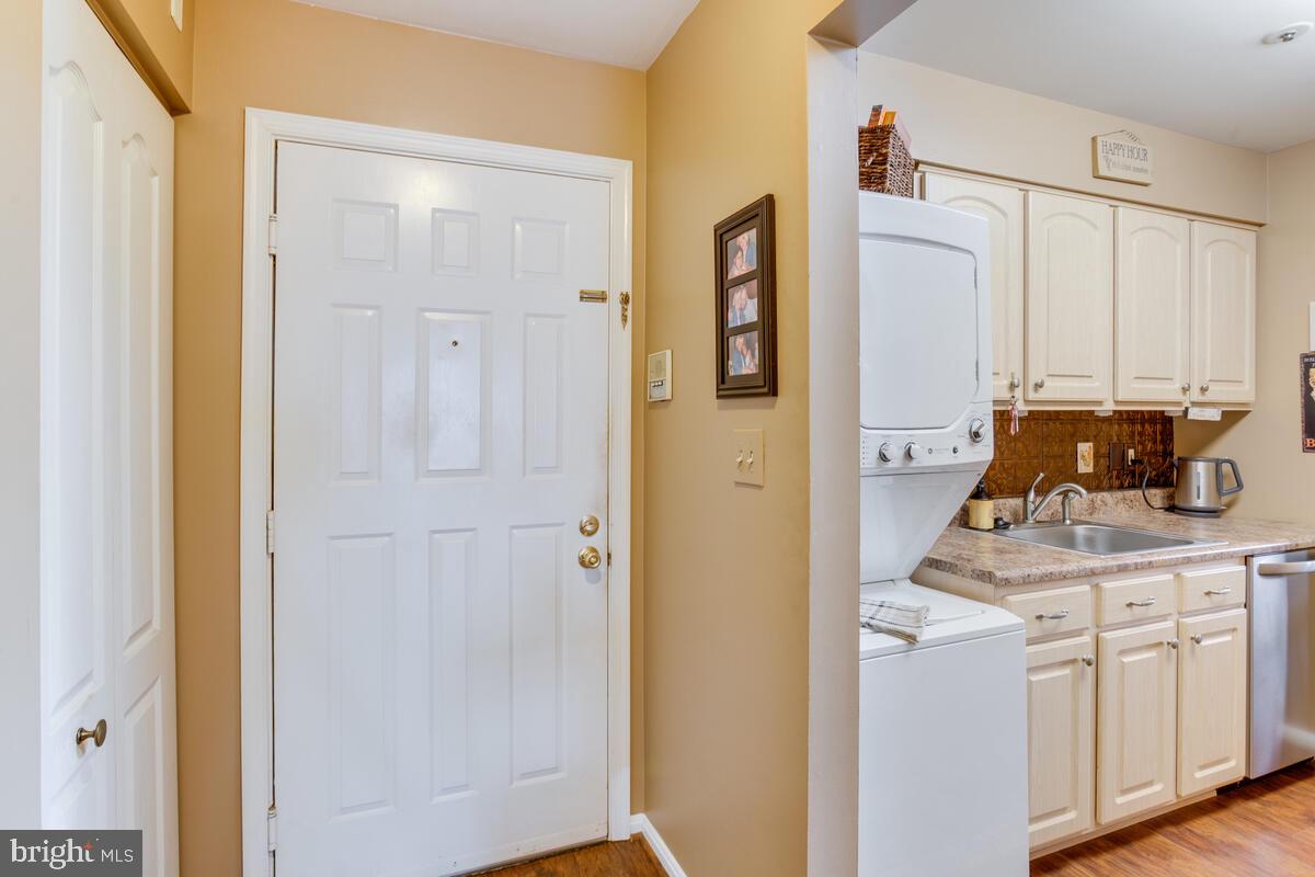 8559 Falls Run Road, Unit E Ellicott City, MD 21043 - Photo 4 of 34 Entry