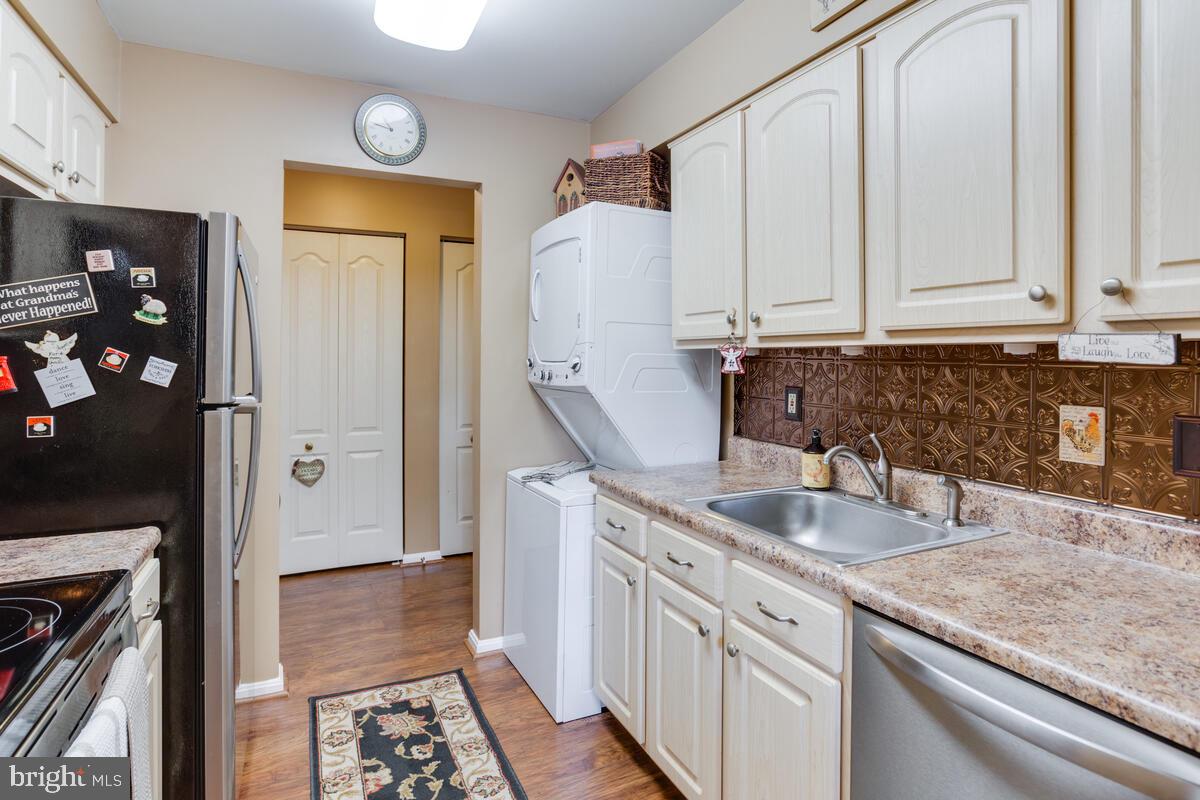 8559 Falls Run Road, Unit E Ellicott City, MD 21043 - Photo 6 of 34 LVP Flooring