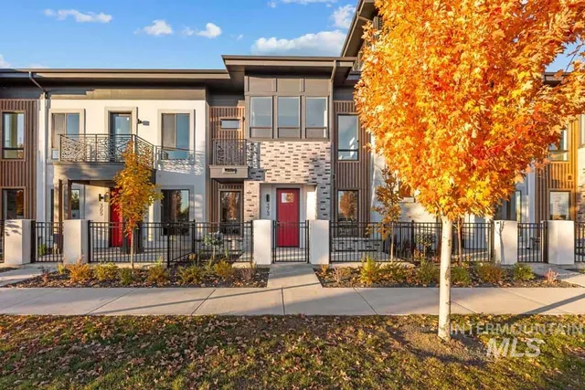 $570,000 | 373 East Lombard Lane, Eagle, ID 83616