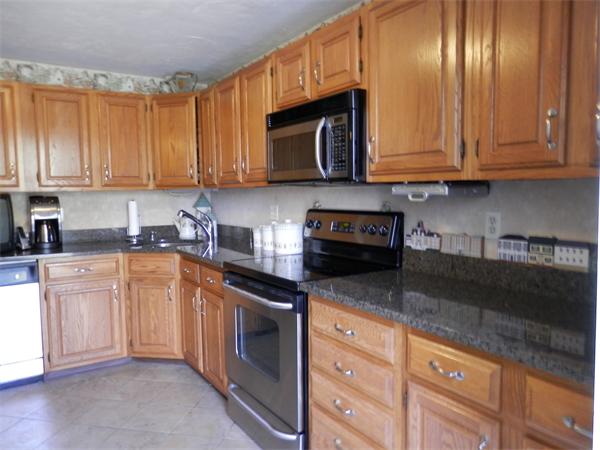 906 B Ridgefield Circle, Unit B Clinton, MA 01510 - Photo 3 of 17 Gallery Image 3