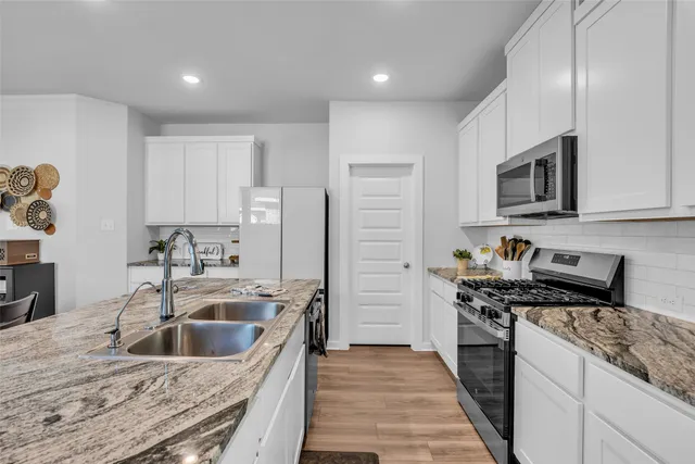 $285,000 | 2818 Bluebonnet Ridge Drive, Conroe, TX 77304