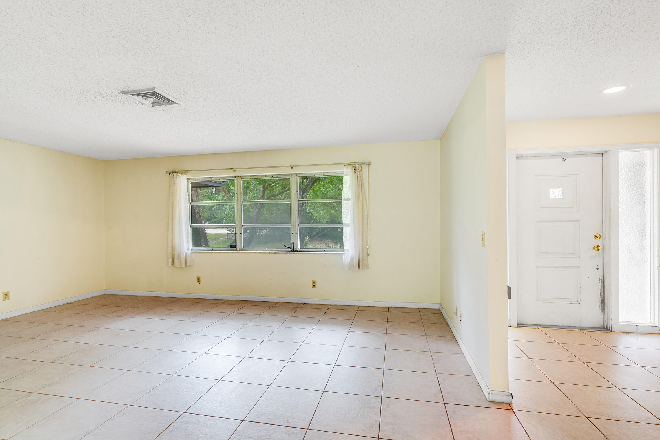 15707 Collecting Canal Road Loxahatchee Groves, FL 33470 - Photo 4 of 30 Living Room