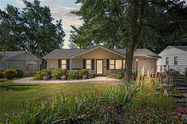 $275,000 | 8403 East 110 Terrace, Kansas City, MO 64134