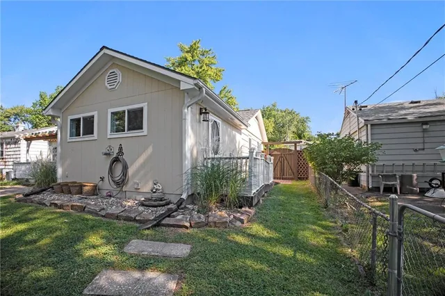 $275,000 | 8403 East 110 Terrace, Kansas City, MO 64134