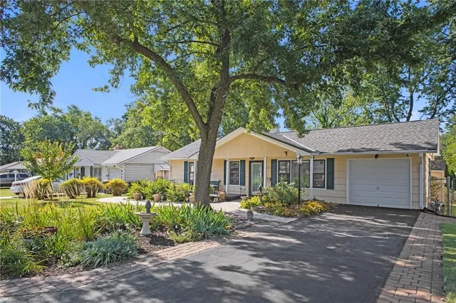 $275,000 | 8403 East 110 Terrace, Kansas City, MO 64134