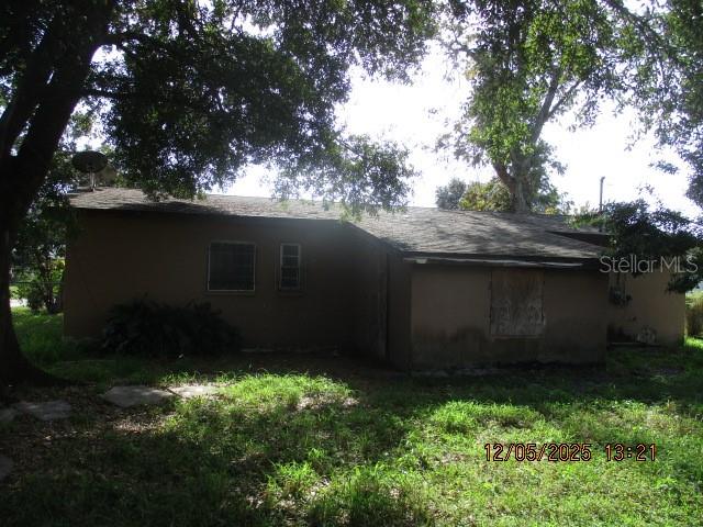 4175 Covington Street Orlando, FL 32811 - Photo 3 of 19 a backyard of a house with lots of green space