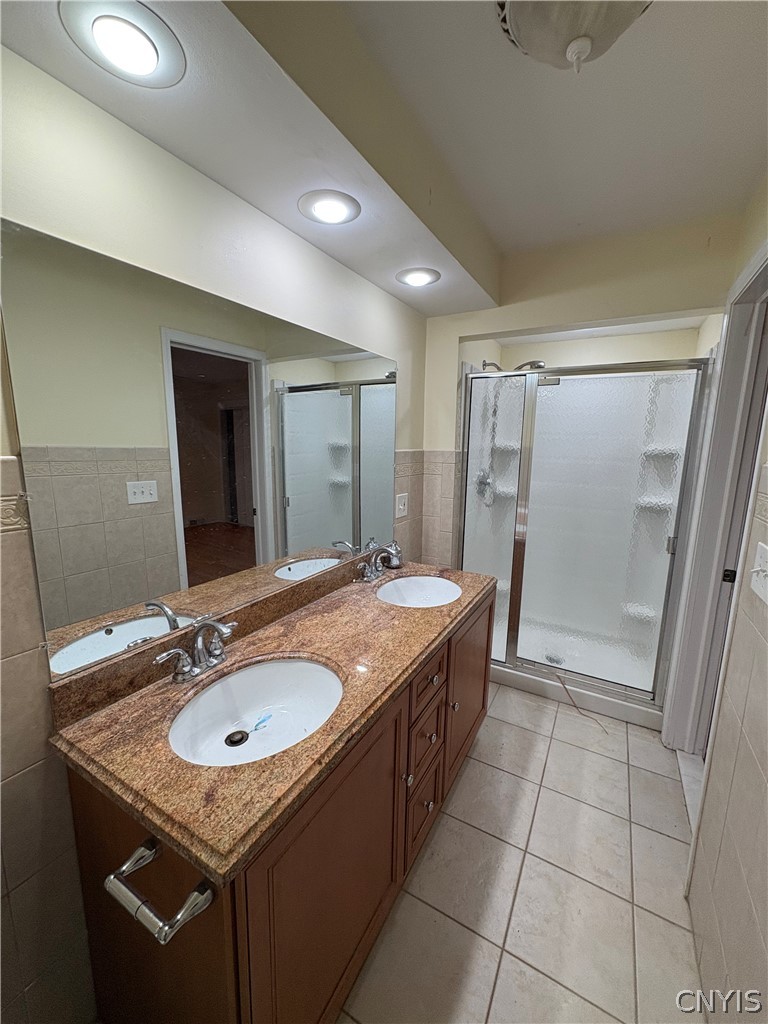 215 Locksley Road Syracuse, NY 13224 - Photo 17 of 25 Gallery Image 17