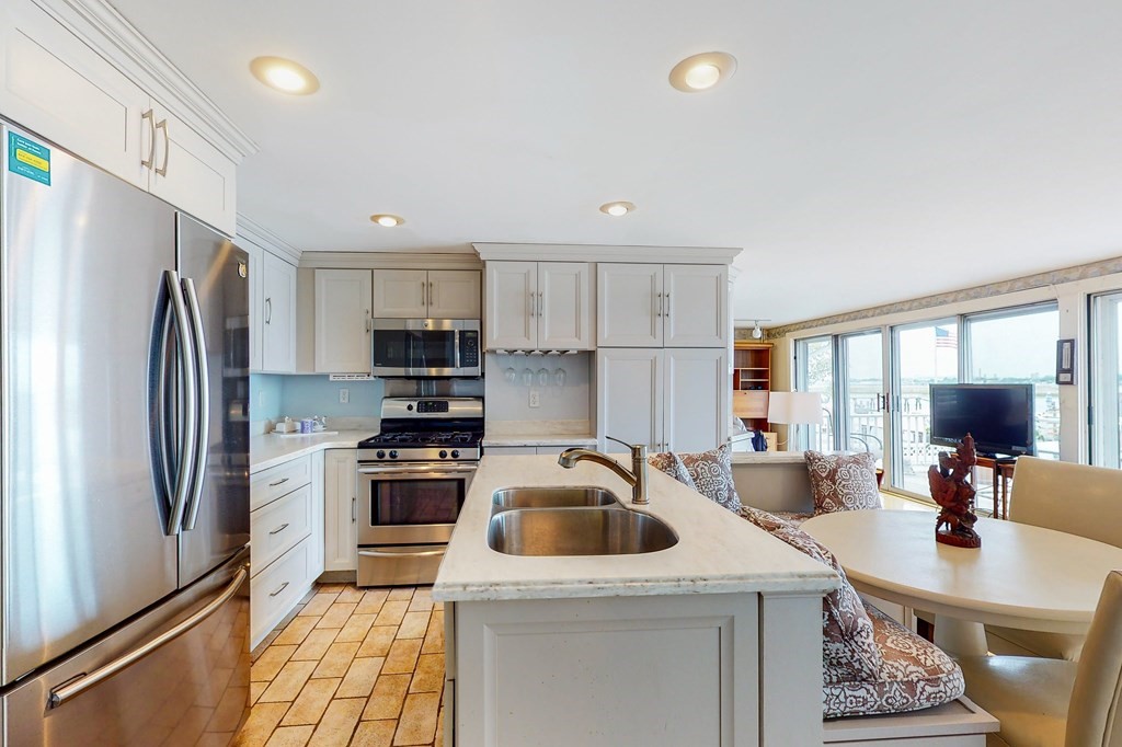 41 Court Road Winthrop, MA 02152 - Photo 9 of 40 Gallery Image 9