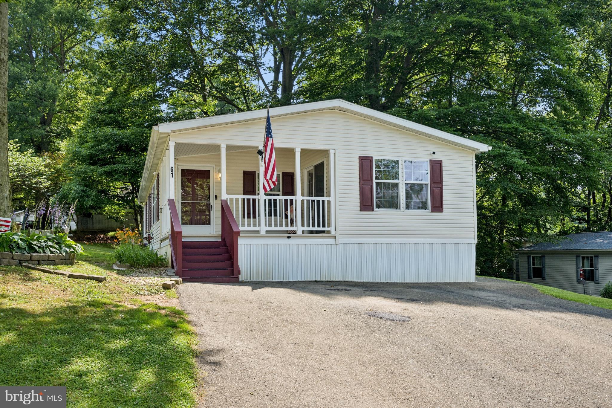 61 Glen Roy Road Nottingham, PA 19362 - Photo 3 of 30 Attached driveway
