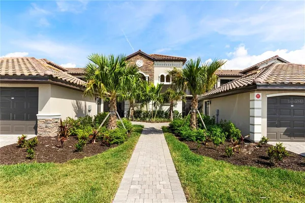 $349,900 | 5558 Palmer Circle, Unit 105, Bradenton, FL 34211