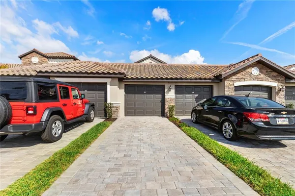 $349,900 | 5558 Palmer Circle, Unit 105, Bradenton, FL 34211