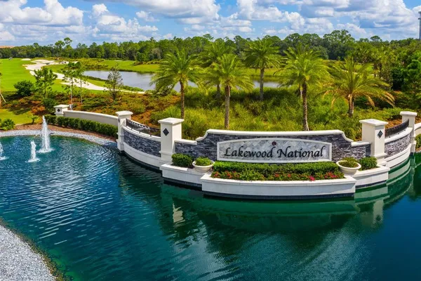 $349,900 | 5558 Palmer Circle, Unit 105, Bradenton, FL 34211