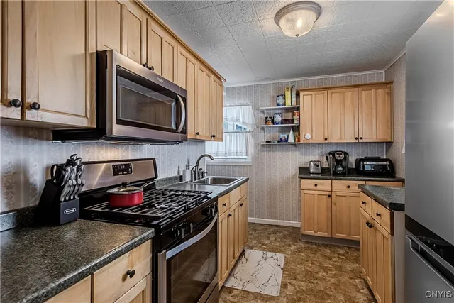 $199,900 | 20 Balsam Crescent, New Hartford, NY 13413