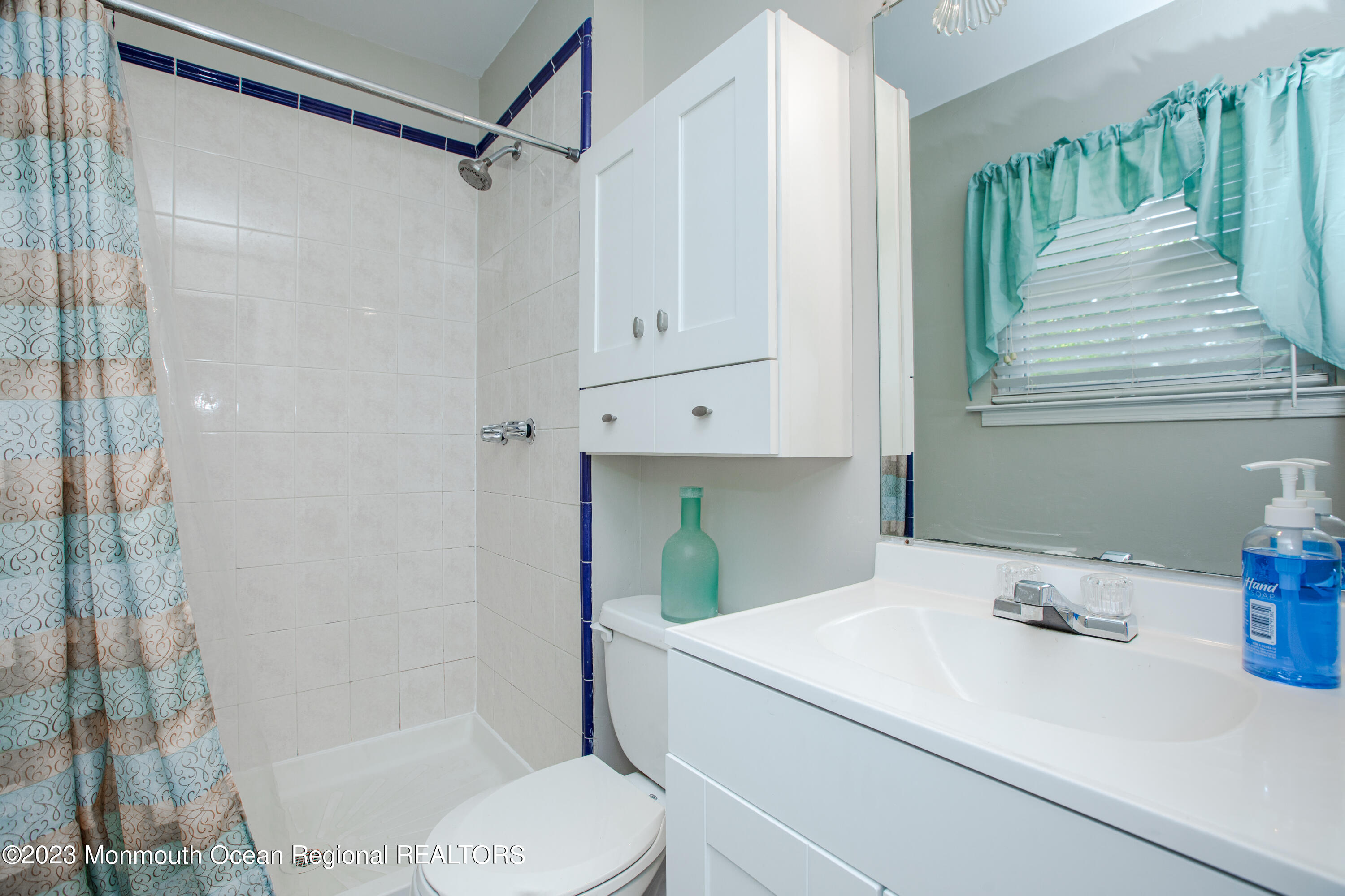 29 Dutch Valley Road Howell, NJ 07731 - Photo 11 of 27 33
