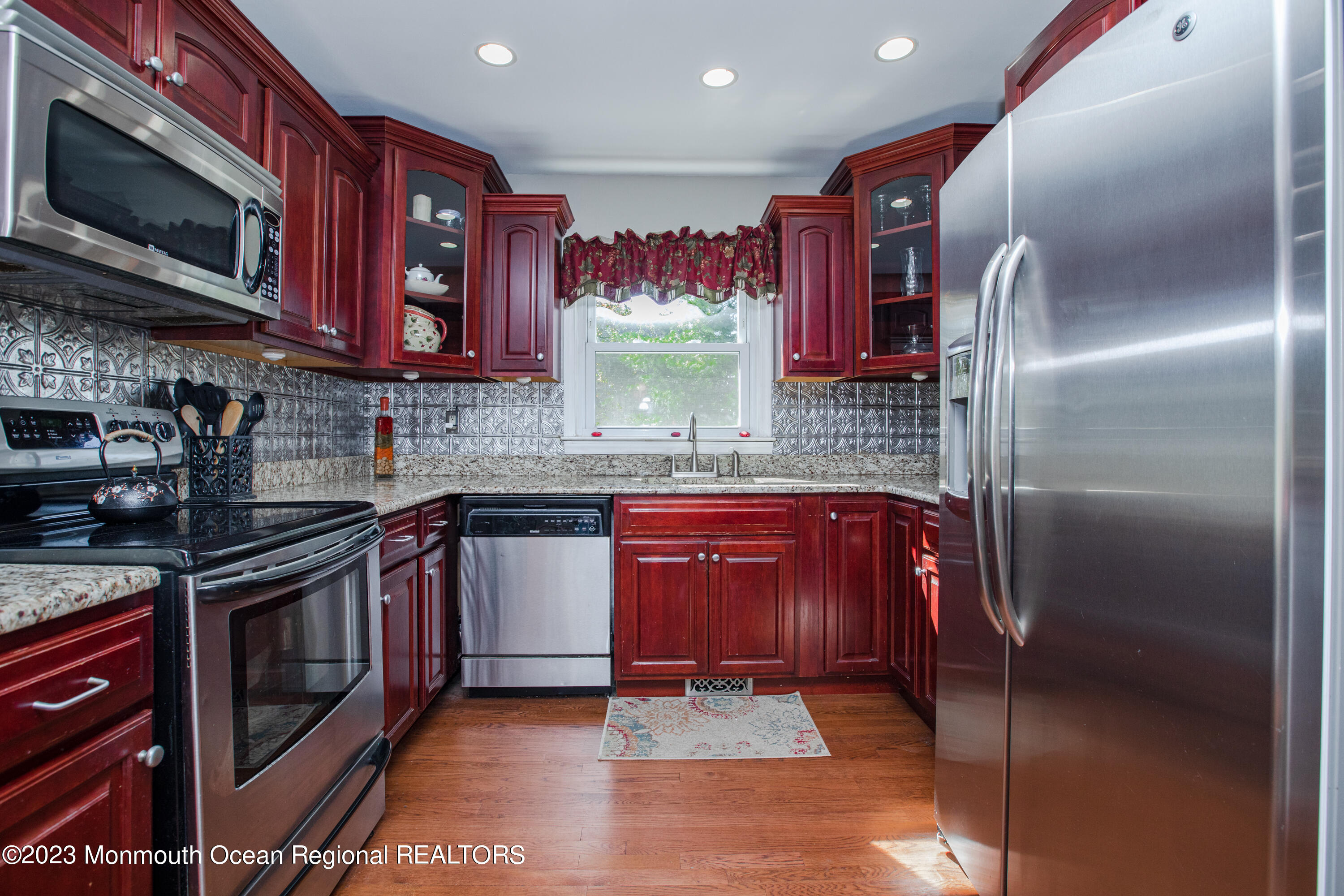 29 Dutch Valley Road Howell, NJ 07731 - Photo 7 of 27 28