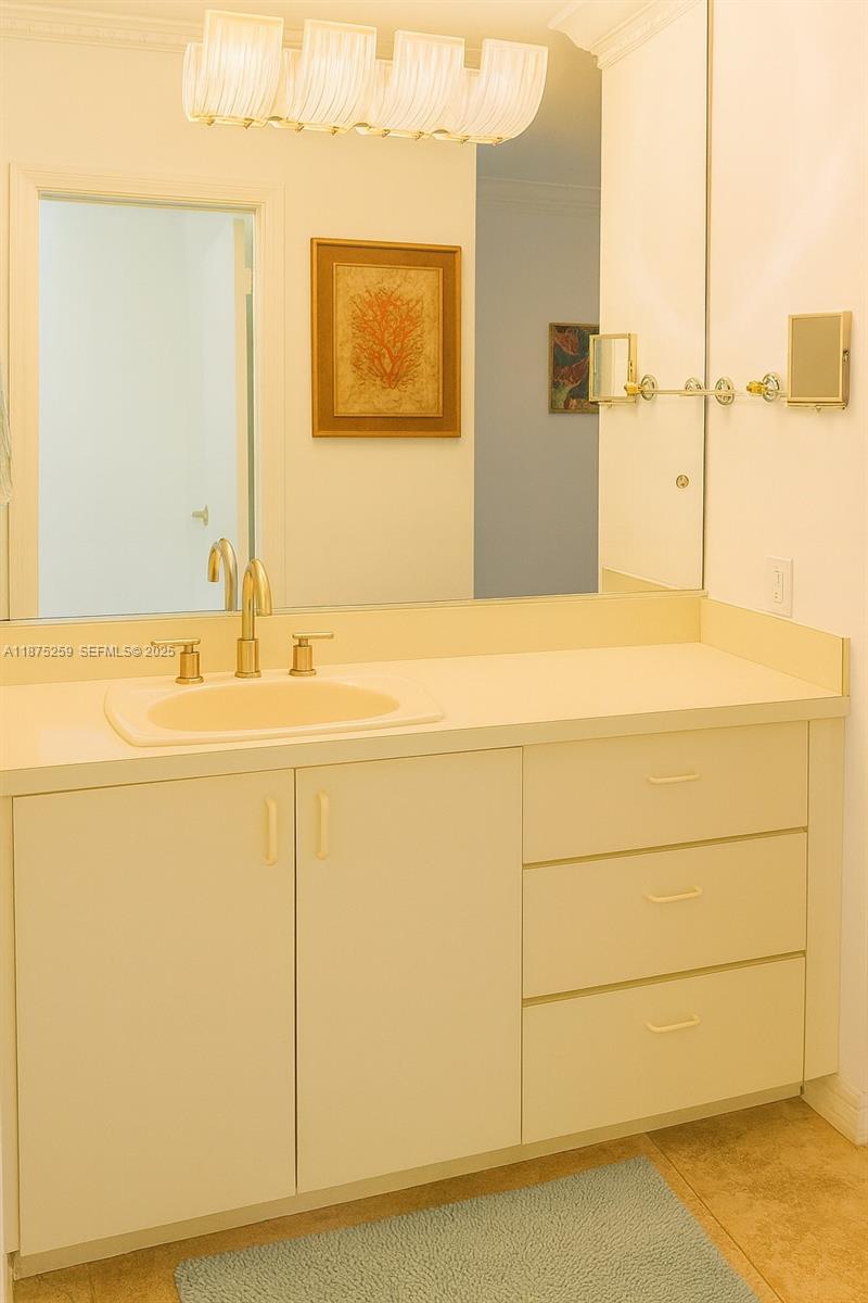 401 Warren Lane Key Biscayne, FL 33149 - Photo 27 of 46