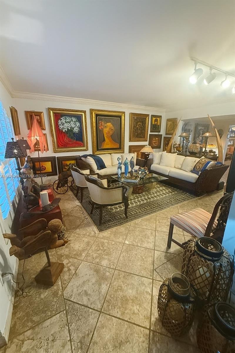 401 Warren Lane Key Biscayne, FL 33149 - Photo 8 of 46