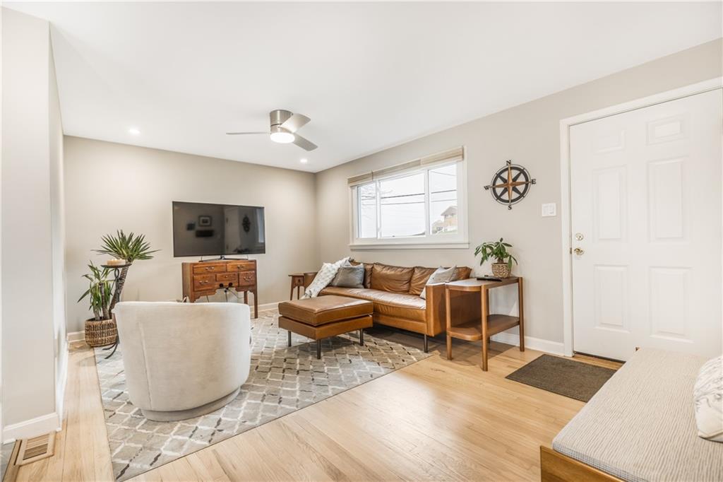 89 Bellview Circle McKees Rocks, PA 15136 - Photo 4 of 24 Gallery Image 4