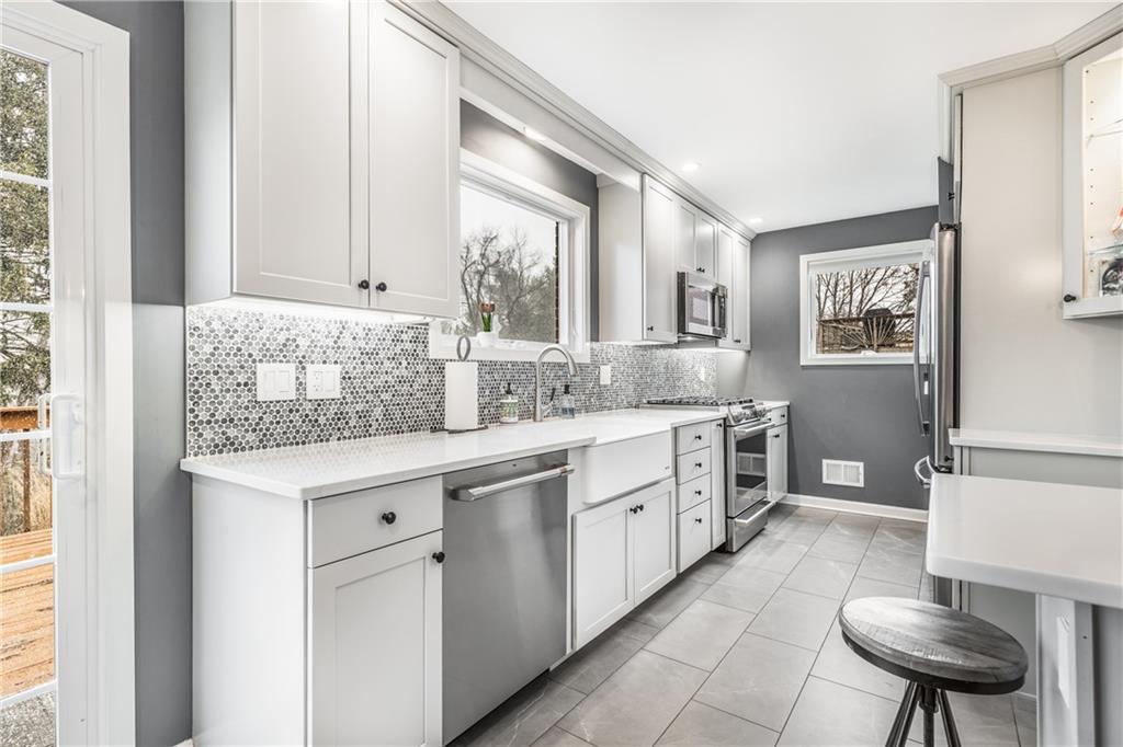 89 Bellview Circle McKees Rocks, PA 15136 - Photo 6 of 24 Gallery Image 6