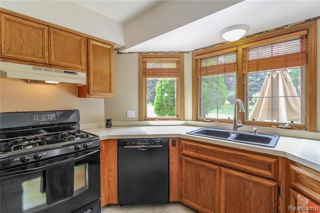 1369 Lomas Verdes Rochester Hills, MI 48306 - Photo 13 of 41