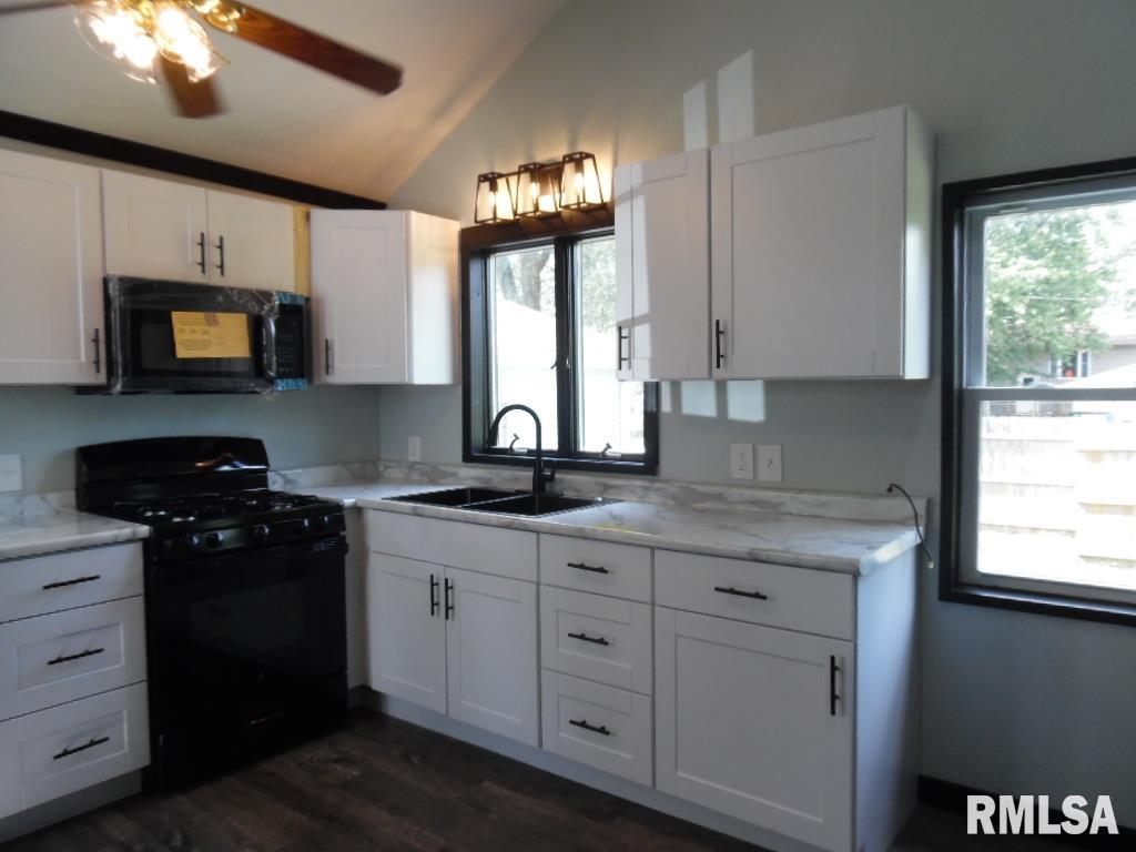 18881 13th Street Fulton, IL 61252 - Photo 2 of 14