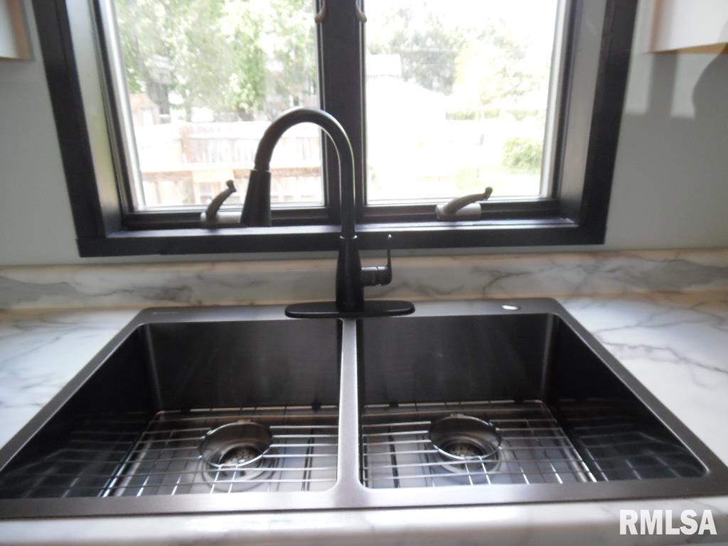 18881 13th Street Fulton, IL 61252 - Photo 4 of 14